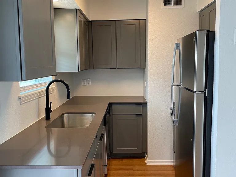 Tara Apartments — Photo 34