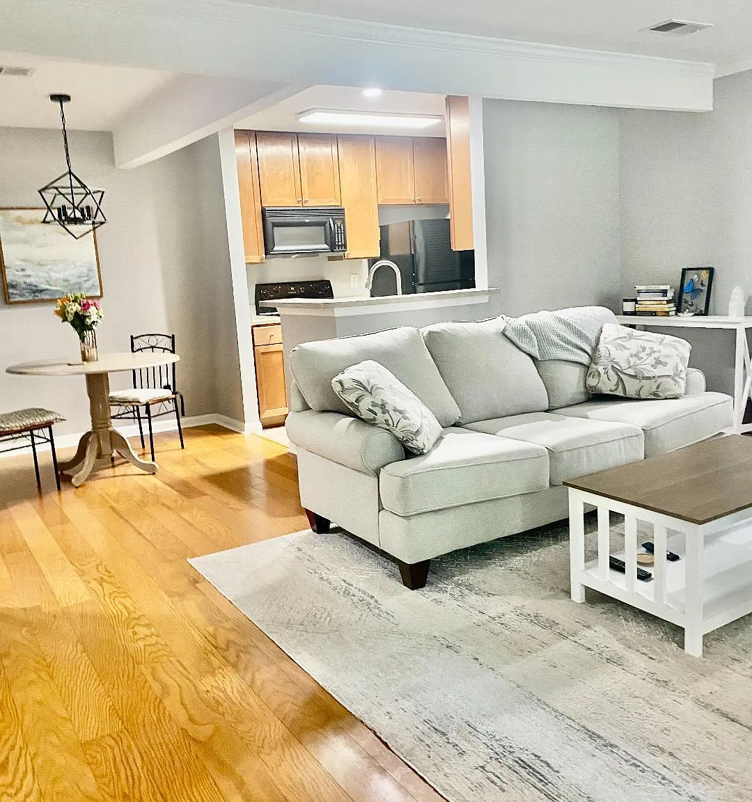 272 Alexandra Dr — Photo 4