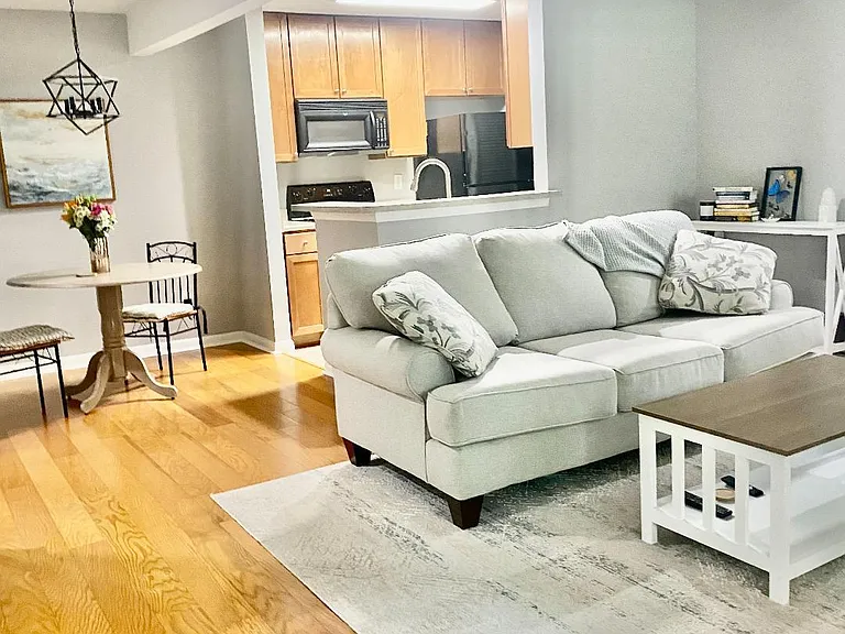 272 Alexandra Dr #13 — Photo 4