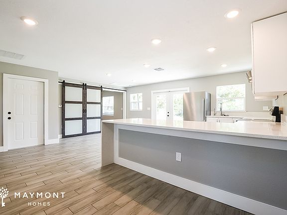 4th image of 645 Hickory Ave