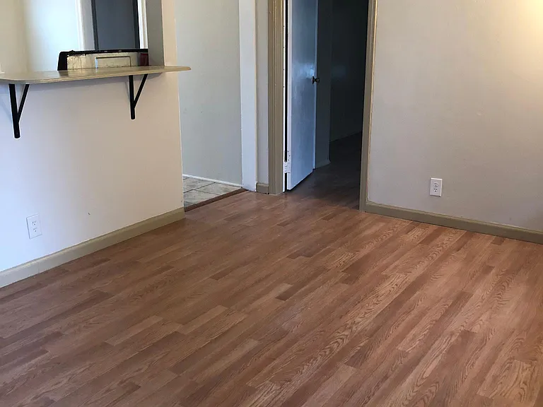 625 W 1st St — Photo 11