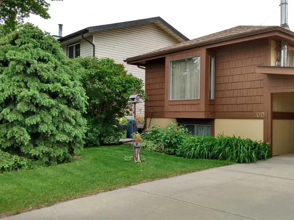 100 N Doverglen Cres SE, Calgary, AB T2B 2P6