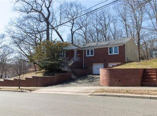 161 Whittier Rd, New Haven, CT 06515