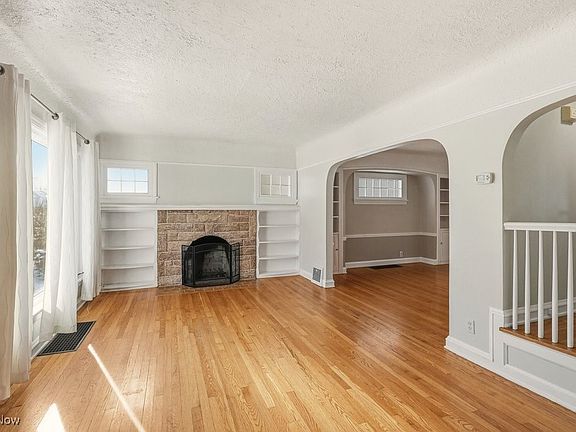 4th image of 2208 Cranston Rd