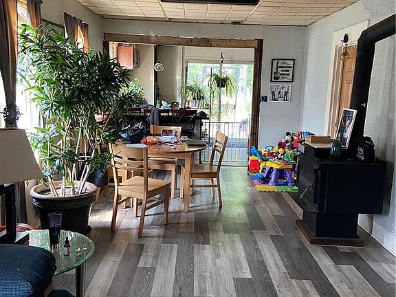 3rd image of 609 Glide St