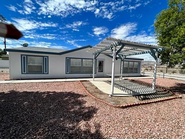 3 bed, 1287 sqft, $1,600 — Photo 1