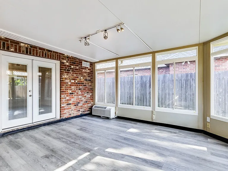 111 Songbird Ln — Photo 19