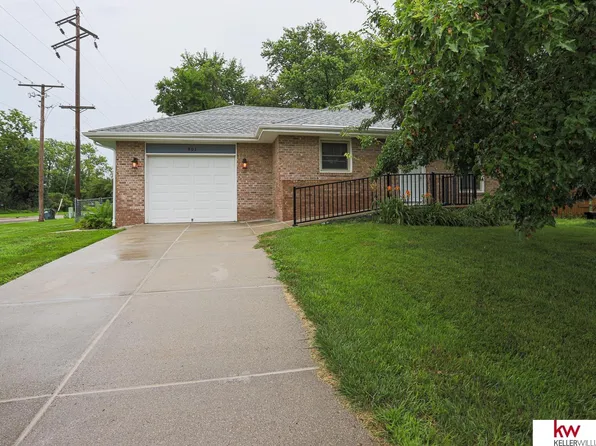 801 S Valley View St, Valley, NE 68064