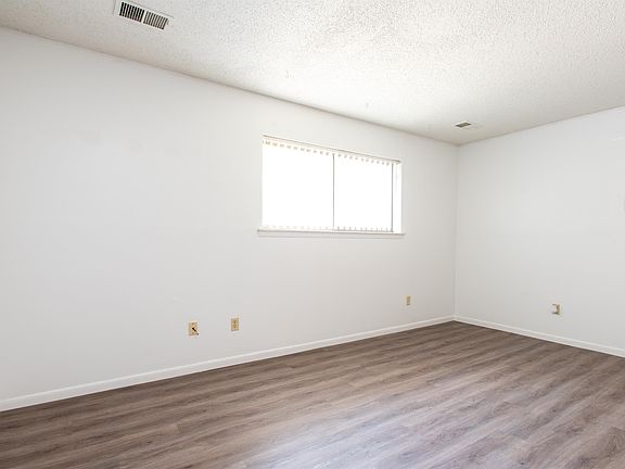 2nd image of 844 N Waco Ave #11081808