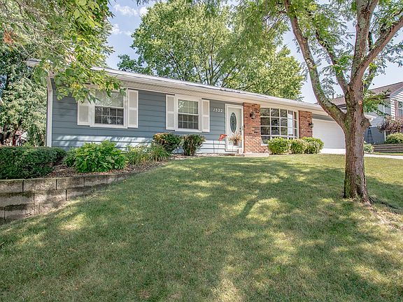 2nd image of 1522 Parkwood Ln NE