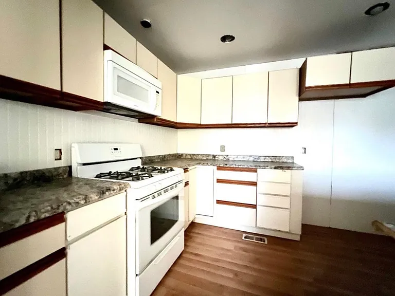 303 Chicago St — Photo 6
