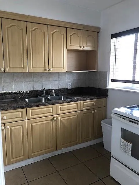 Isles Normandie Miami View — Photo 4