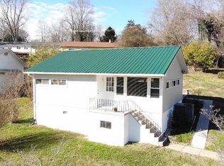 110 E Wadsworth Cir, Oak Ridge, TN 37830