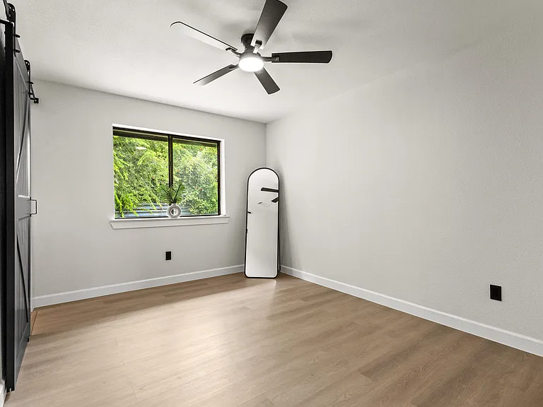 185 Lakeview Dr — Photo 23