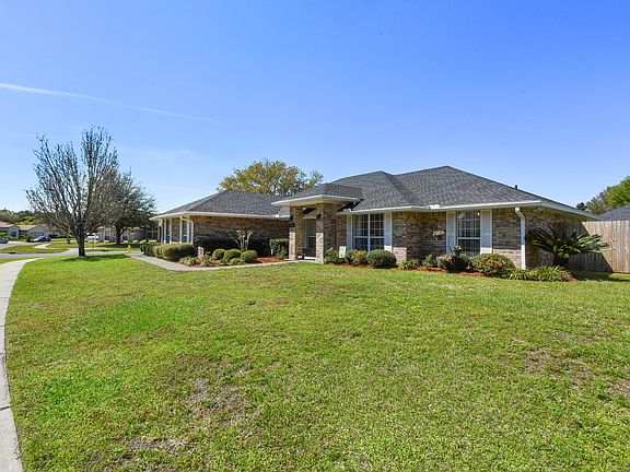 3rd image of 1464 Summit Oaks Dr E