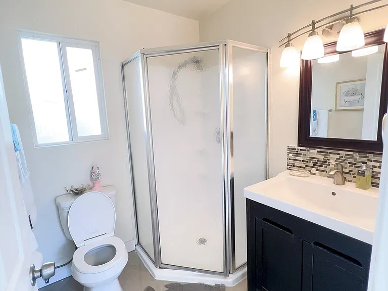 3359 Celeste Dr — Photo 9