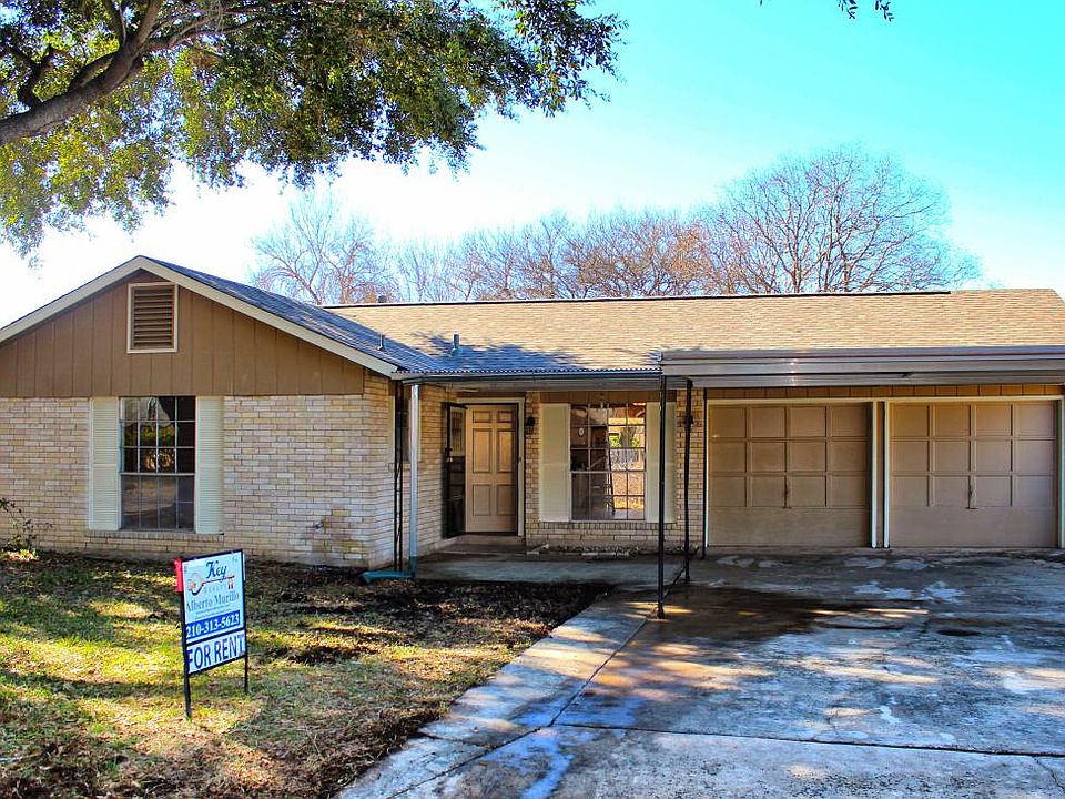 1st image of 2707 Lakebriar St
