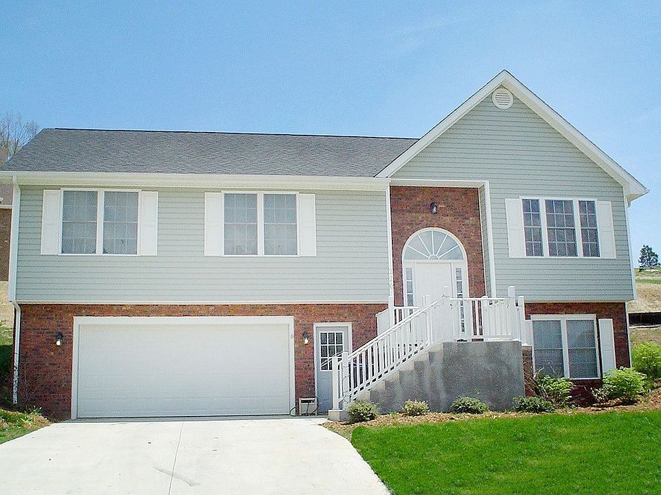 1st image of 220 Mountain Breeze Dr