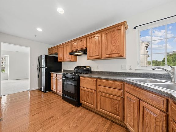 3rd image of 131 Bellefield Ct