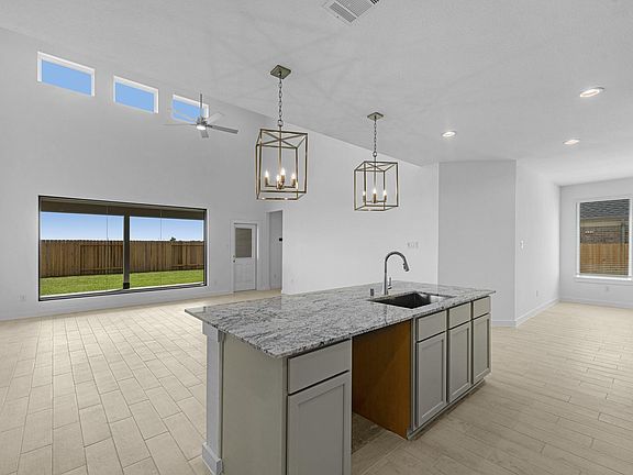 5th image of 822 Orchard Vale Rd