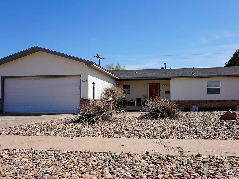 805 W Christopher Dr — Photo 1