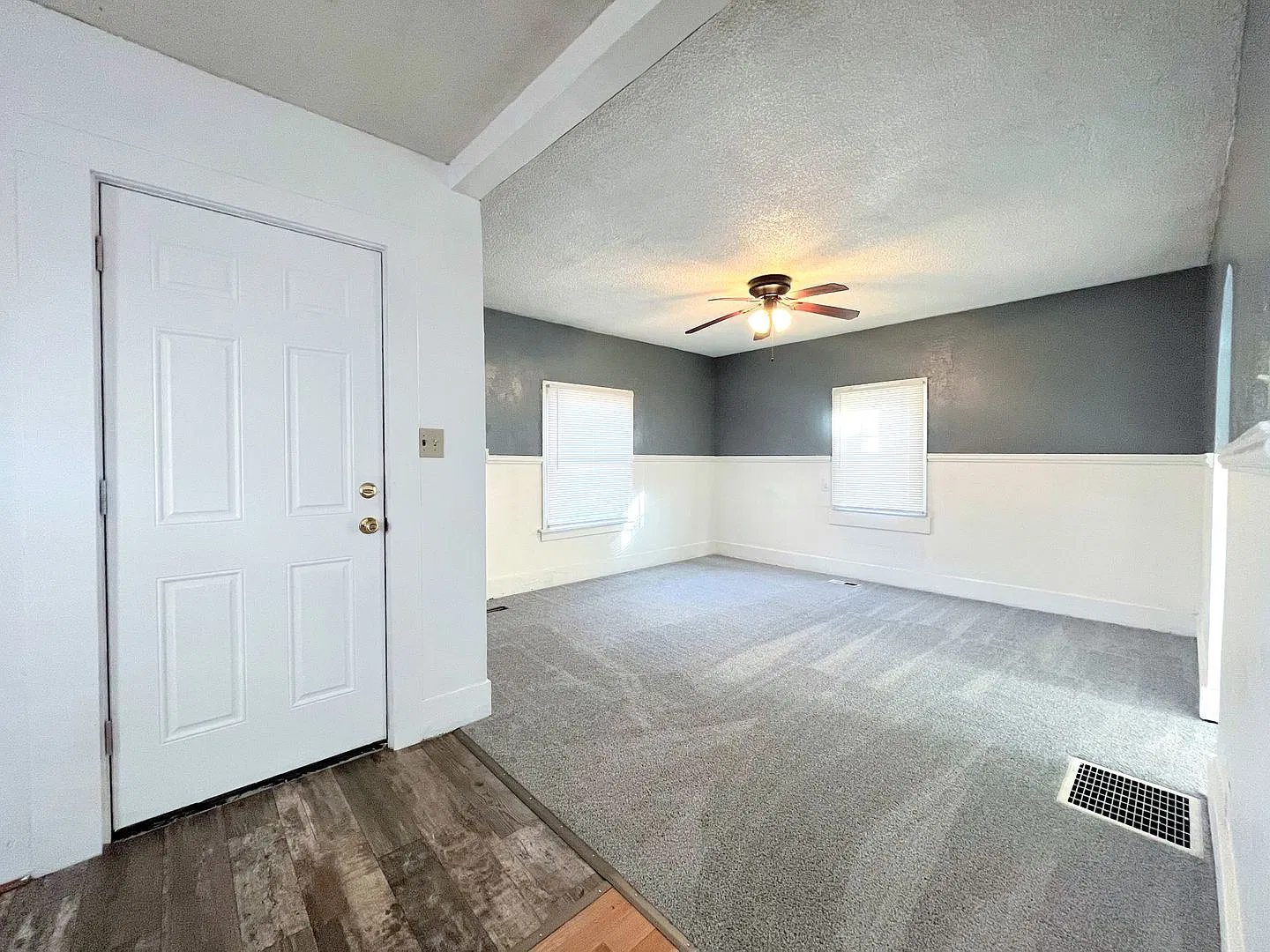 Cozy 2 Bedroom 1 Bath Home — Photo 2