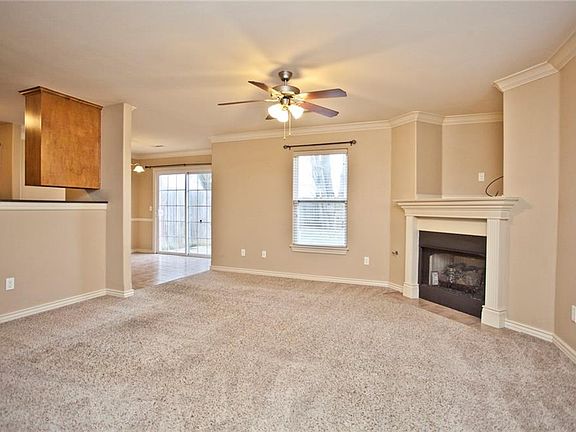 5th image of 896 Oakwood Ct