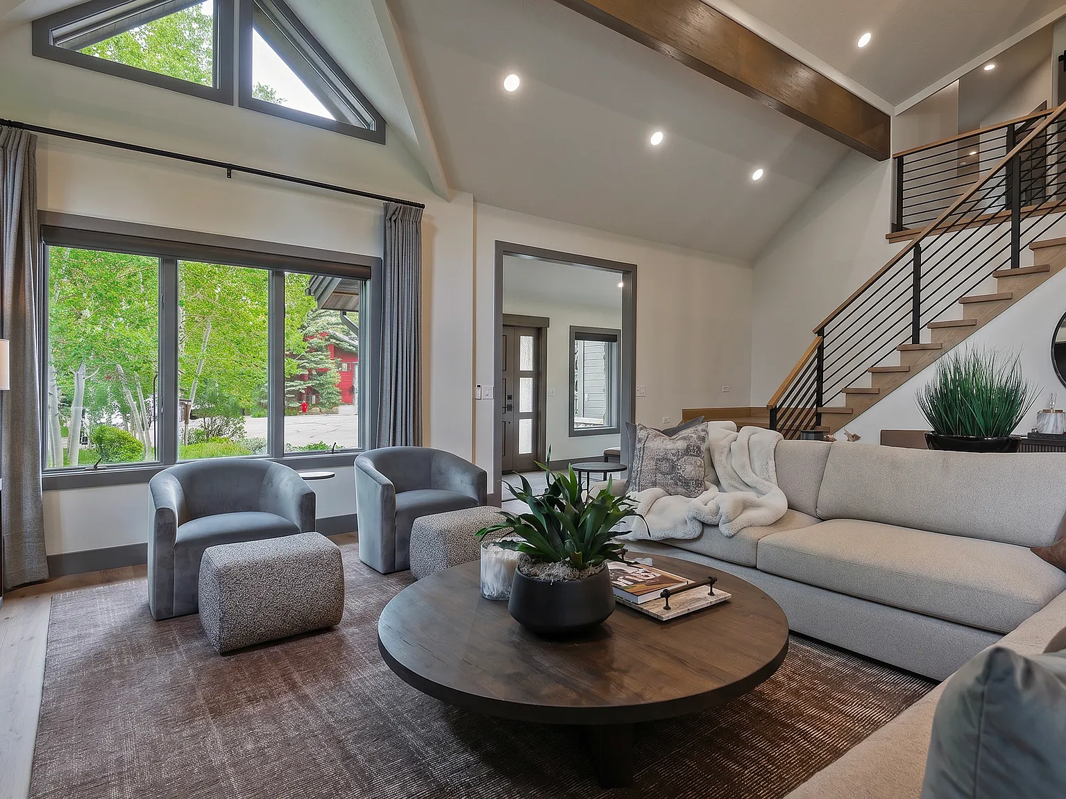 4 bed, 3500 sqft, $20,000 — Photo 2