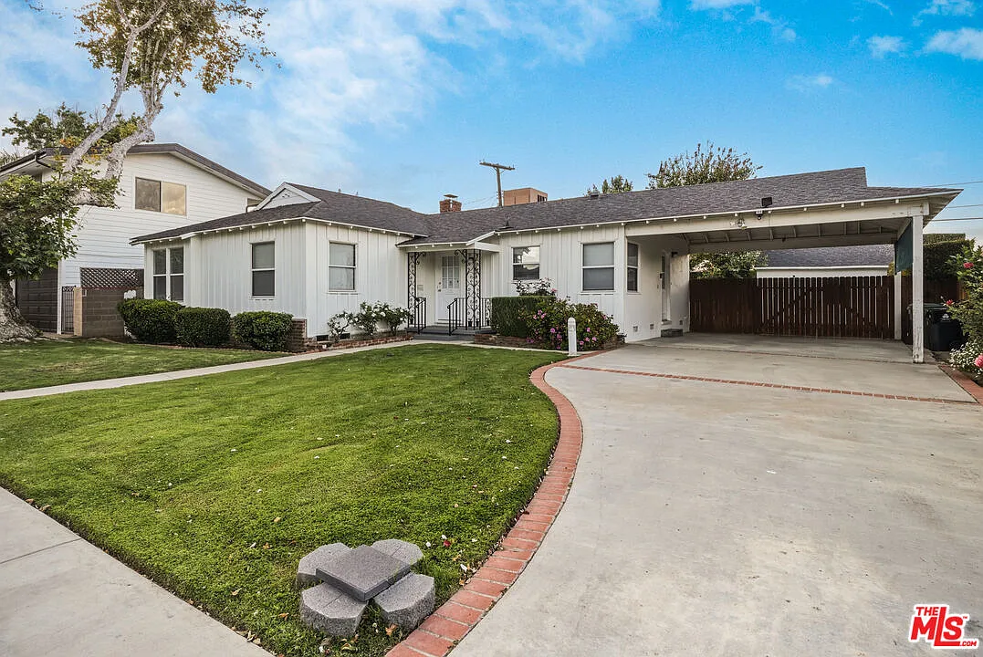 4 bed, 3.0 bath, 1850 sqft, $6,299 — Photo 2