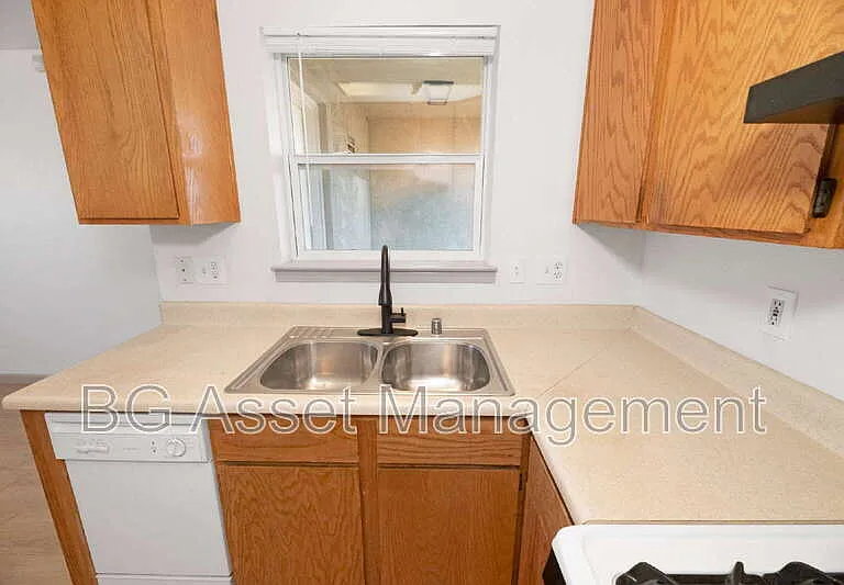 2340 22nd St — Photo 5