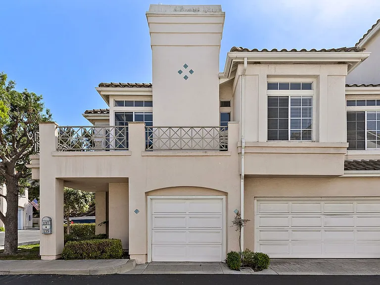 137 Shorebreaker Dr — Photo 1