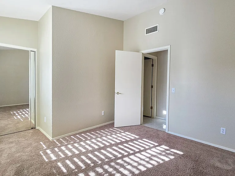 15062 W Piccadilly Rd — Photo 15