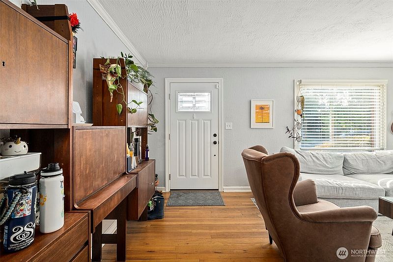 2nd image of 214 Summit Avenue