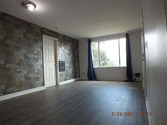 2nd image of 4407 5th Ave NE #4407