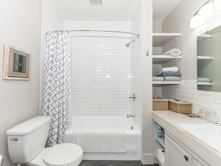 1007 Rigsby Ave — Photo 5