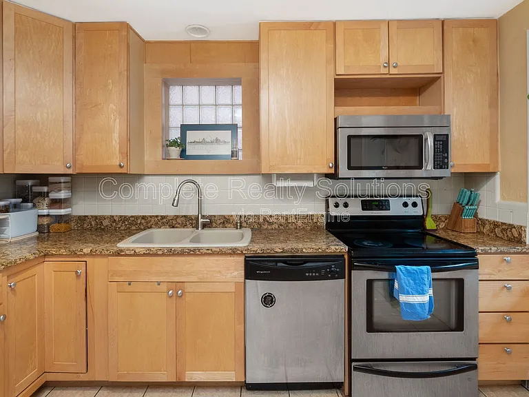 2164 Lafayette Ave — Photo 14