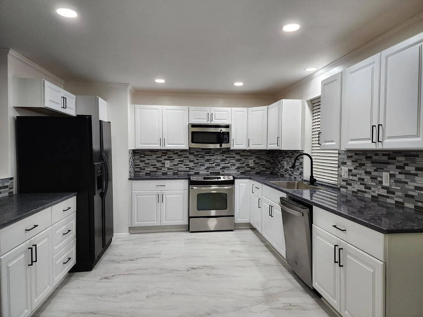 4 bed, 2628 sqft, $1,995 — Photo 1