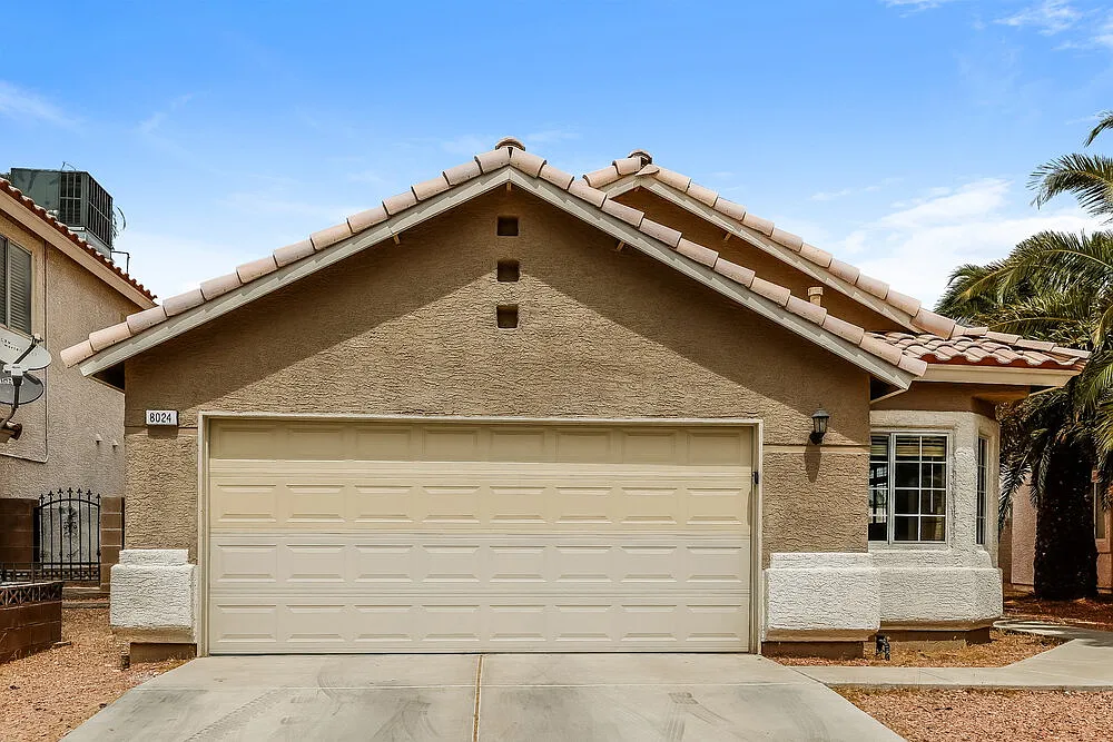 3 bed, 2.0 bath, 1278 sqft, $1,975 — Photo 1