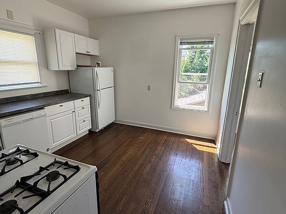 3rd image of 53 Ardmore Pl #3