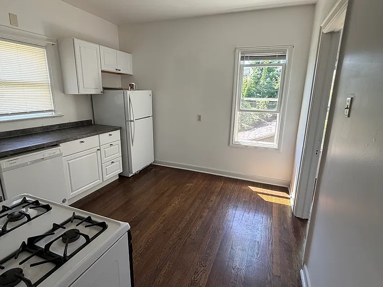 53 Ardmore Pl #3 — Photo 3
