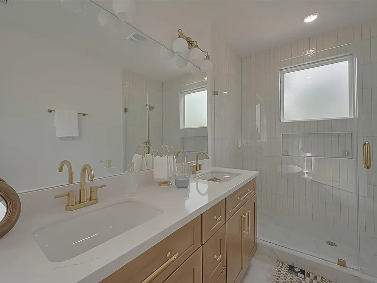 776 Mansfield St — Photo 38