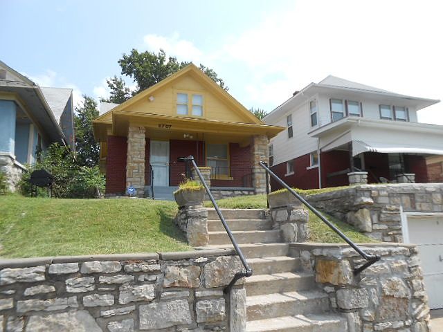 2nd image of 2707 Garfield Ave