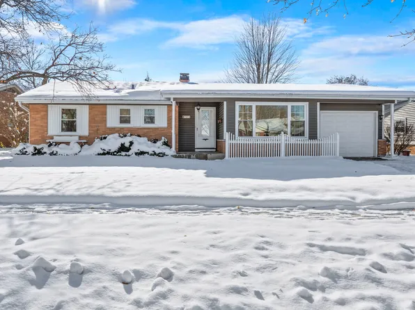 241 Pleasant Dr, Elk Grove Village, IL 60007