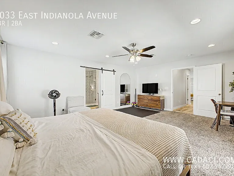 1033 E Indianola Ave — Photo 16