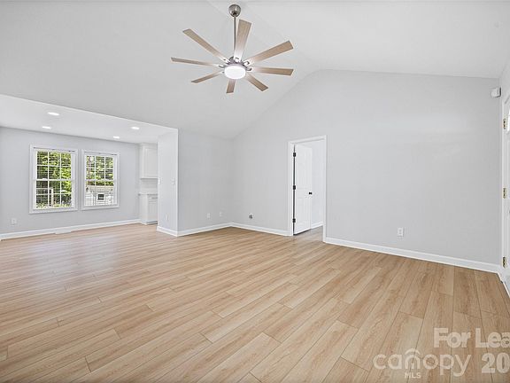 5th image of 425 Griggs Rd