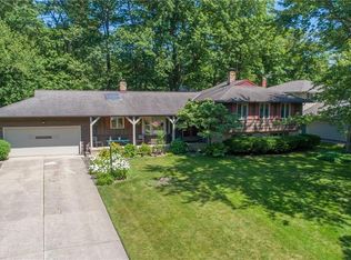 1061 Oakview Dr, Highland Heights, OH