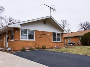 111 1/2 Dee Rd, North Aurora, IL 60542
