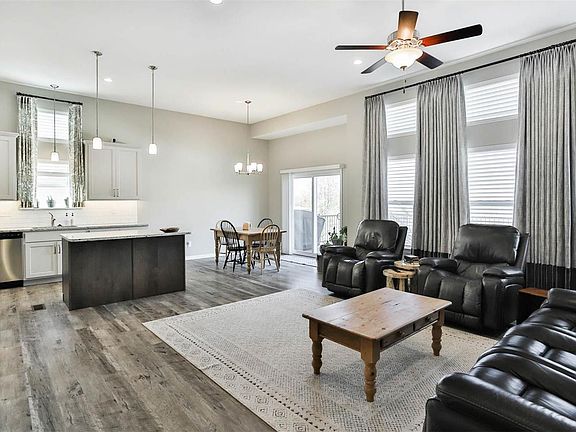 4th image of 1025 Palisades Ln