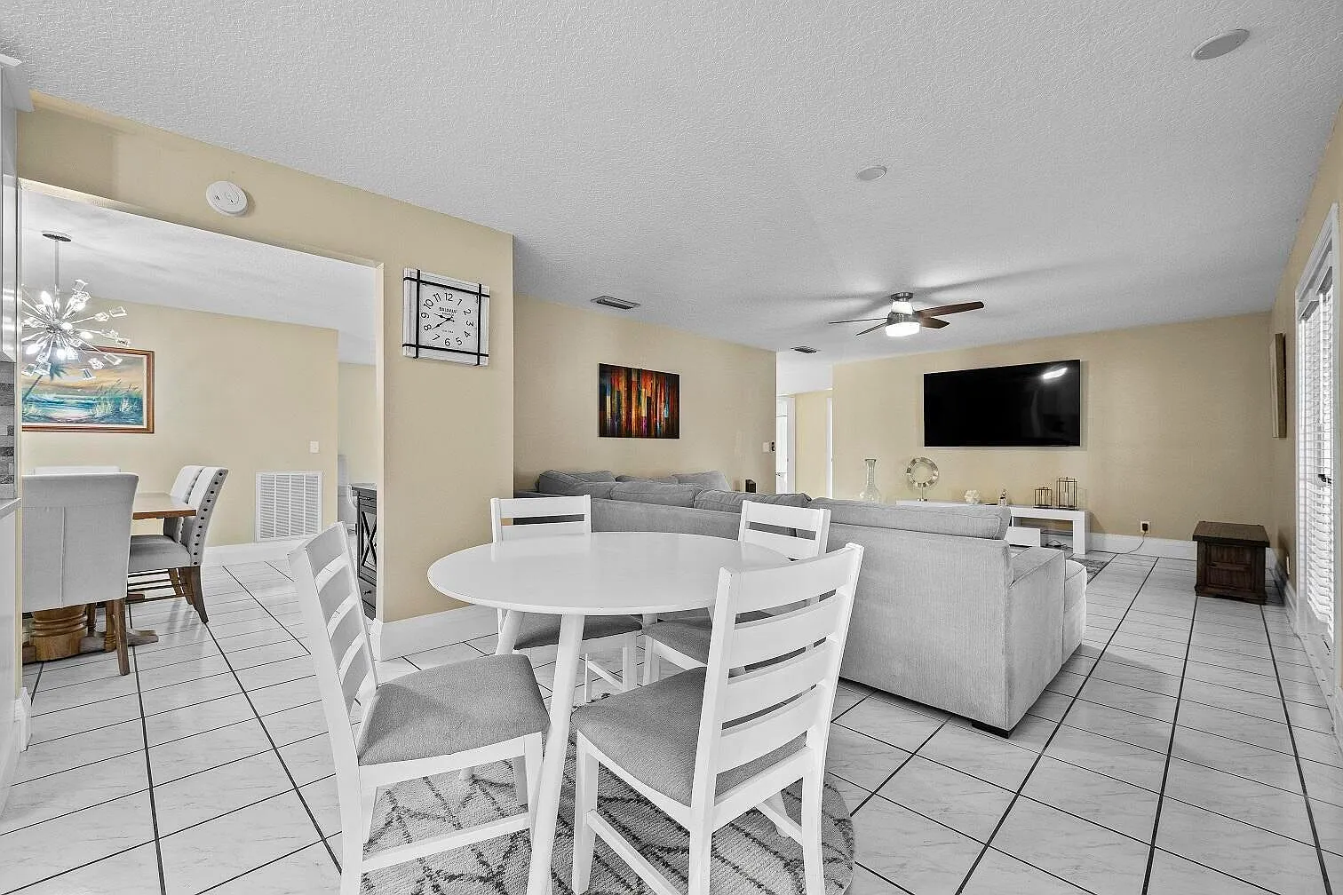 3 bed, 2.0 bath, 2170 sqft, $8,500 — Photo 2