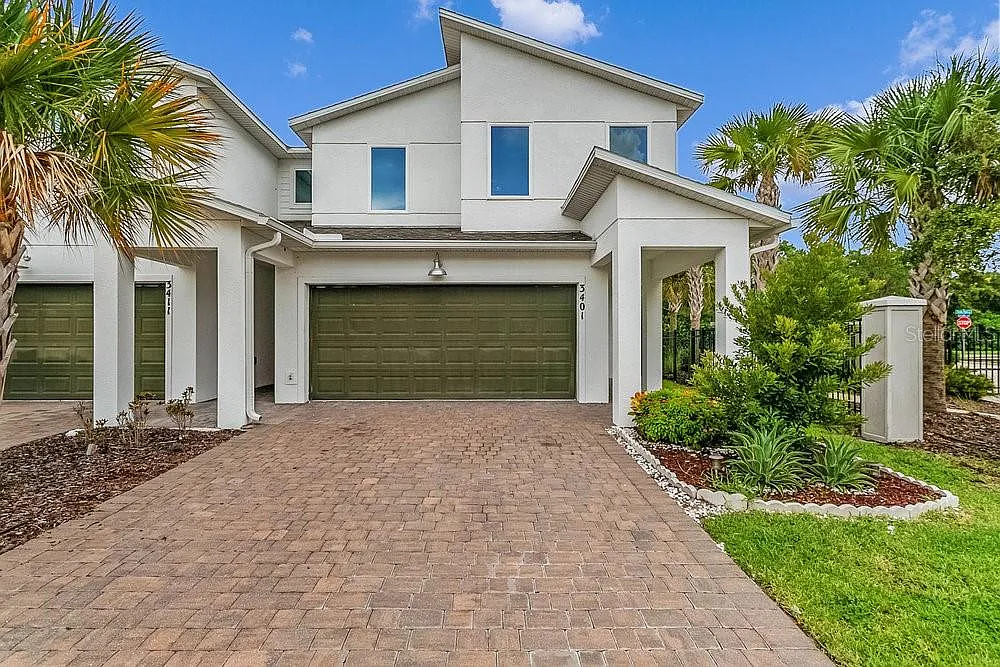 4 bed, 2.5 bath, 1931 sqft, $2,300 — Photo 3